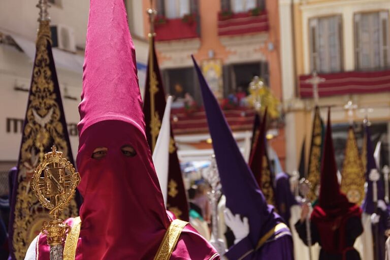 Discover the Top 5 Must-Do Activities during Semana Santa in Barcelona: Exploring the City’s Culture, Cuisine, and Architecture